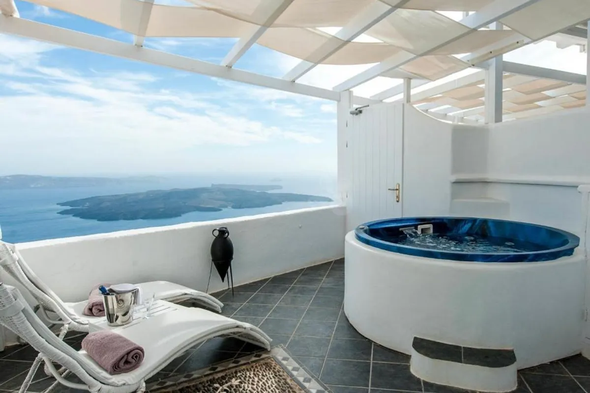 Aeolos Art & Eco Suites Adults Only - Hotel with Bathtub in Santorini