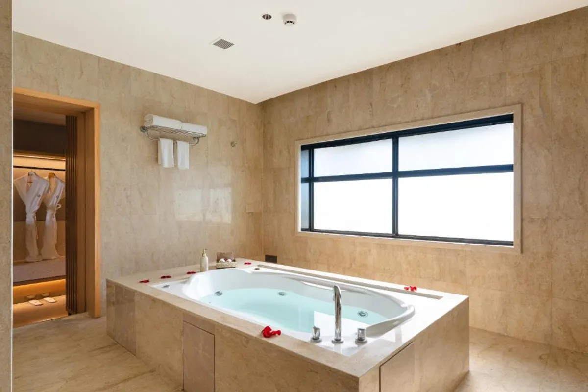 Hotels with private bathtubs in Alibaug, India