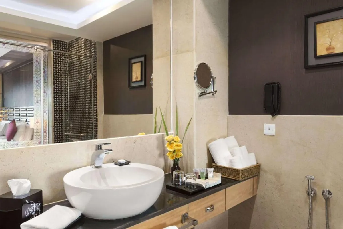 Ramada by Wyndham Alleppey - Hotel with Bathtub in Alleppey