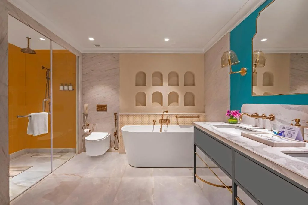 Romantic Bathtub Hotel The Neeraj Ganga Heritage Palace - Hotel with Bathtub in Rishikesh
