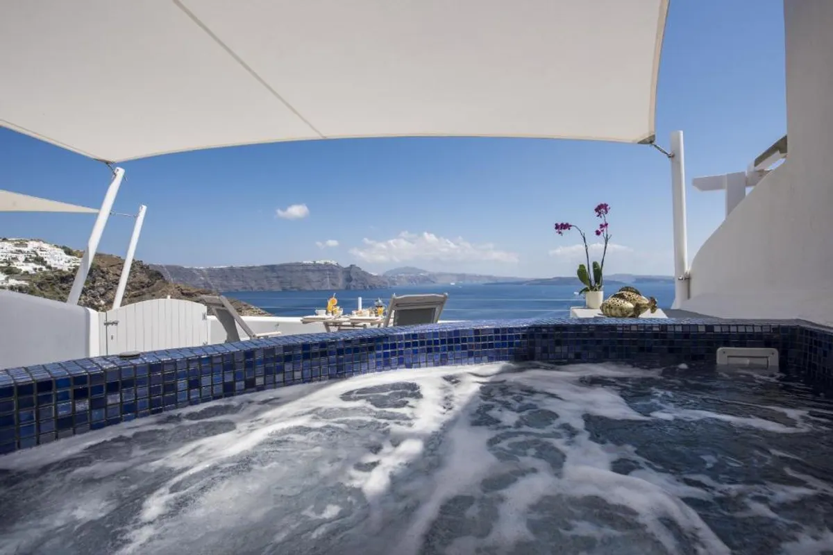 Ambition Suites - Hotel with Bathtub in Santorini