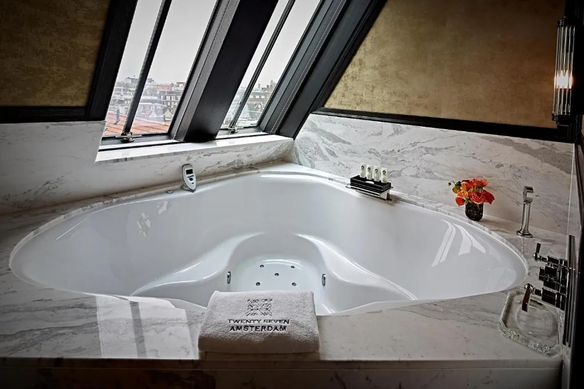Hotel TwentySeven - Small Luxury Hotels of the World - Hotel with Bathtub in Amsterdam
