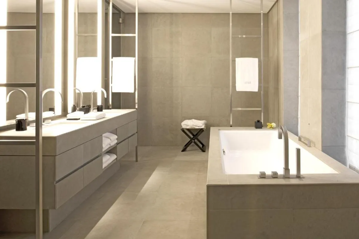 Hotels with private bathtubs in Milan, Italy