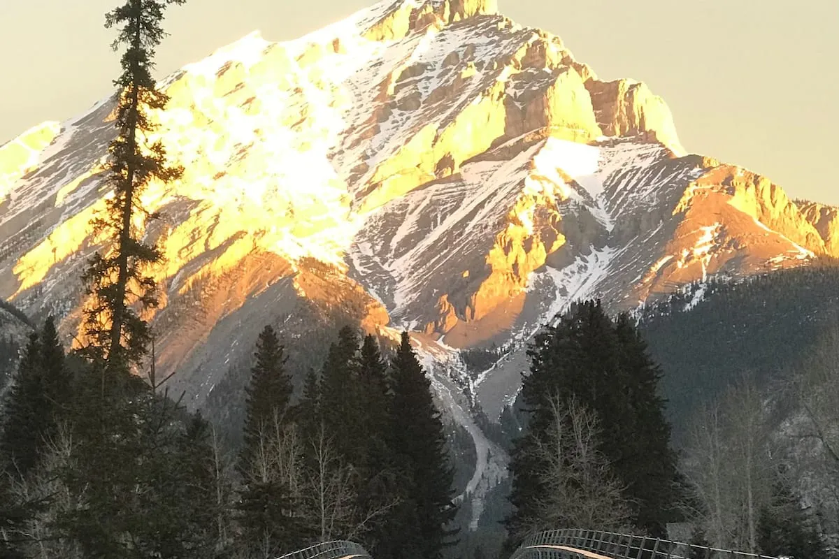 Banff’s Best Getaway- Rundle View Laneway House - Hotel with Bathtub in Banff