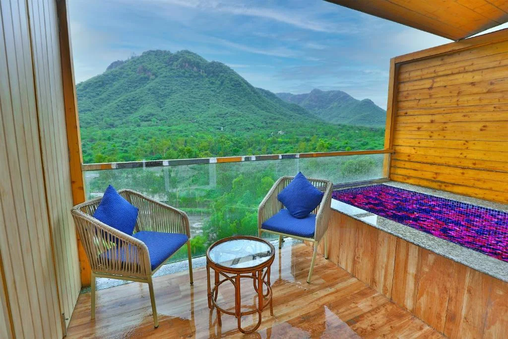 Hotel Bamboo Saa Resort Spa - Hotel with Bathtub in Udaipur
