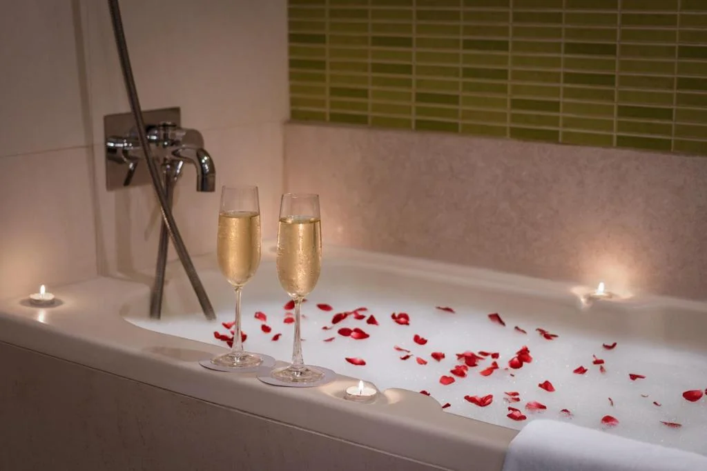 Hotel Golden Tulip Sector 29 - Hotel with Bathtub in Gurgaon