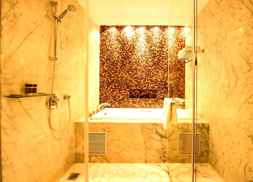 Oakwood Premier Prestige Bangalore, UB City - Hotel with Bathtub in Bangalore