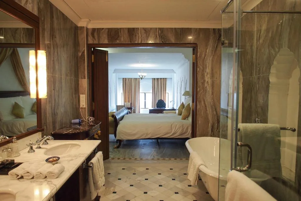 Hotel The Raj Palace - Hotel with Bathtub in Jaipur