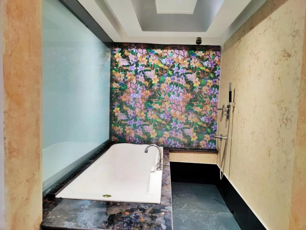 The Regent Regency - Hotel with Bathtub in Chandigarh