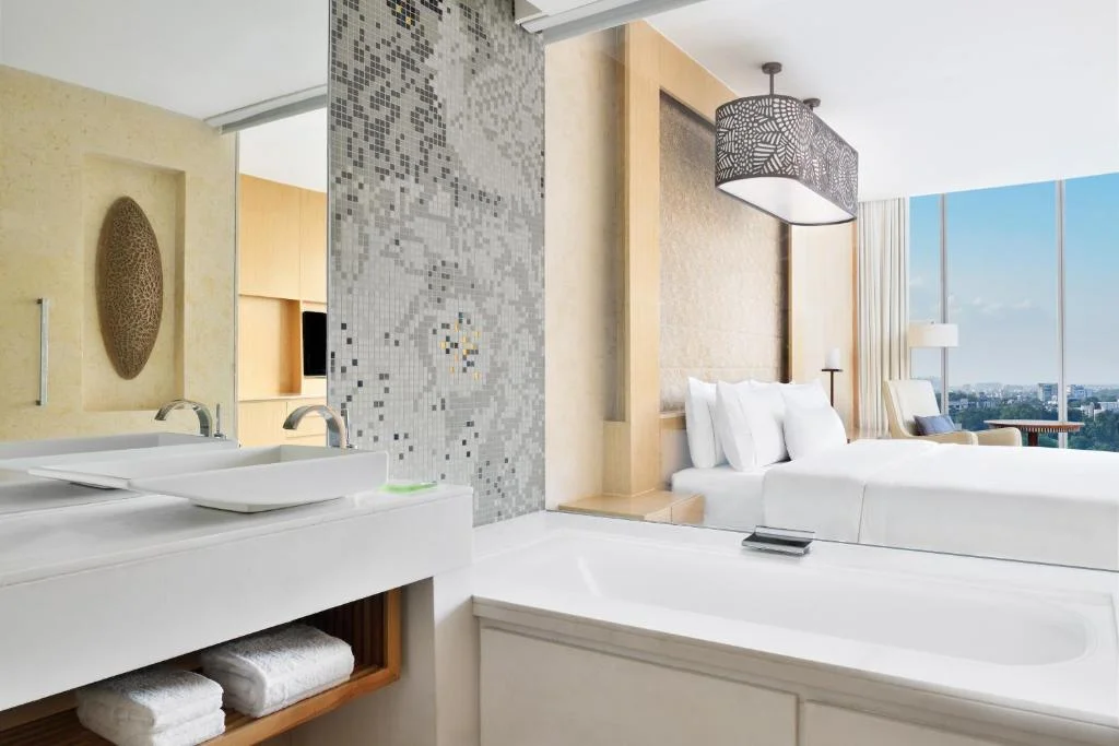 Hotel The Westin New - Hotel with Bathtub in Gurgaon