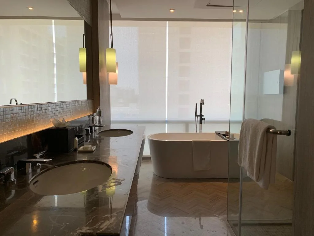 Top Couple-Friendly Hotels with Bathtub in Ahmedabad (2026 Stays & Jacuzzis)