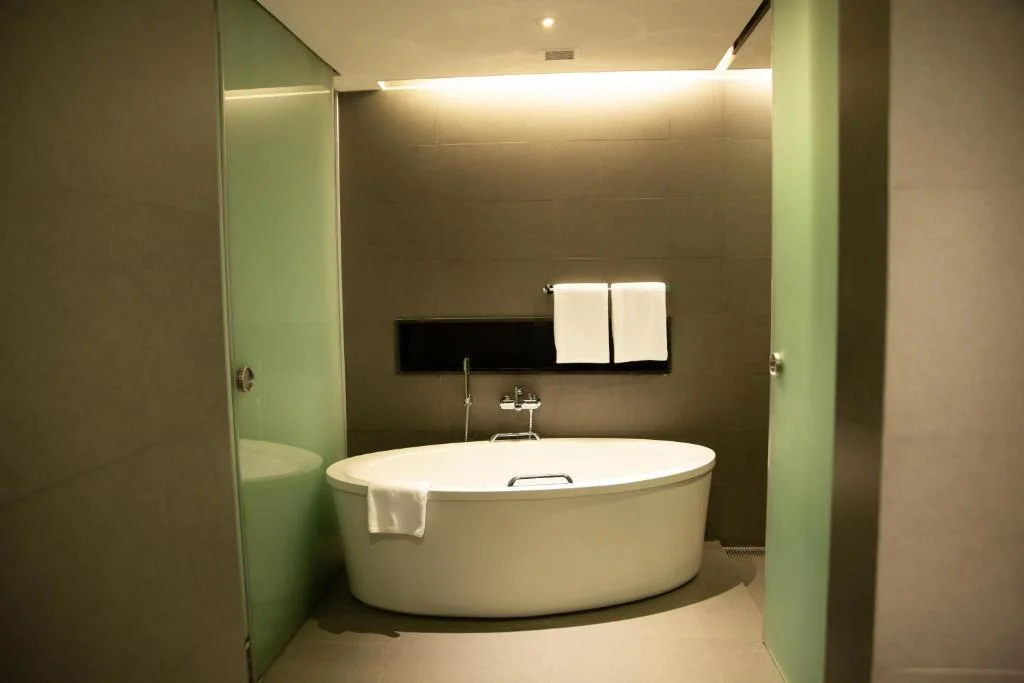 Novotel Hotel And Residences - Hotel with Bathtub in Kolkata