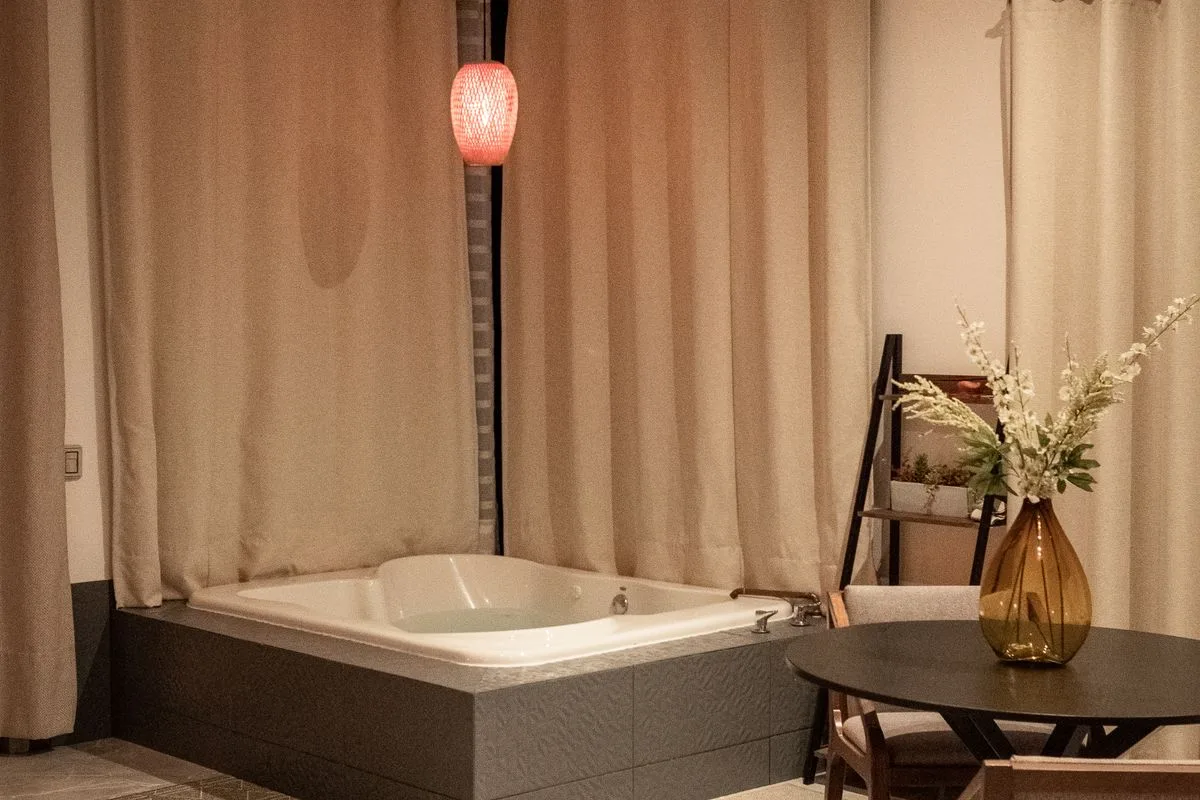 Orient Taj Hotels & Resorts, Agra - Hotel with Bathtub in Agra