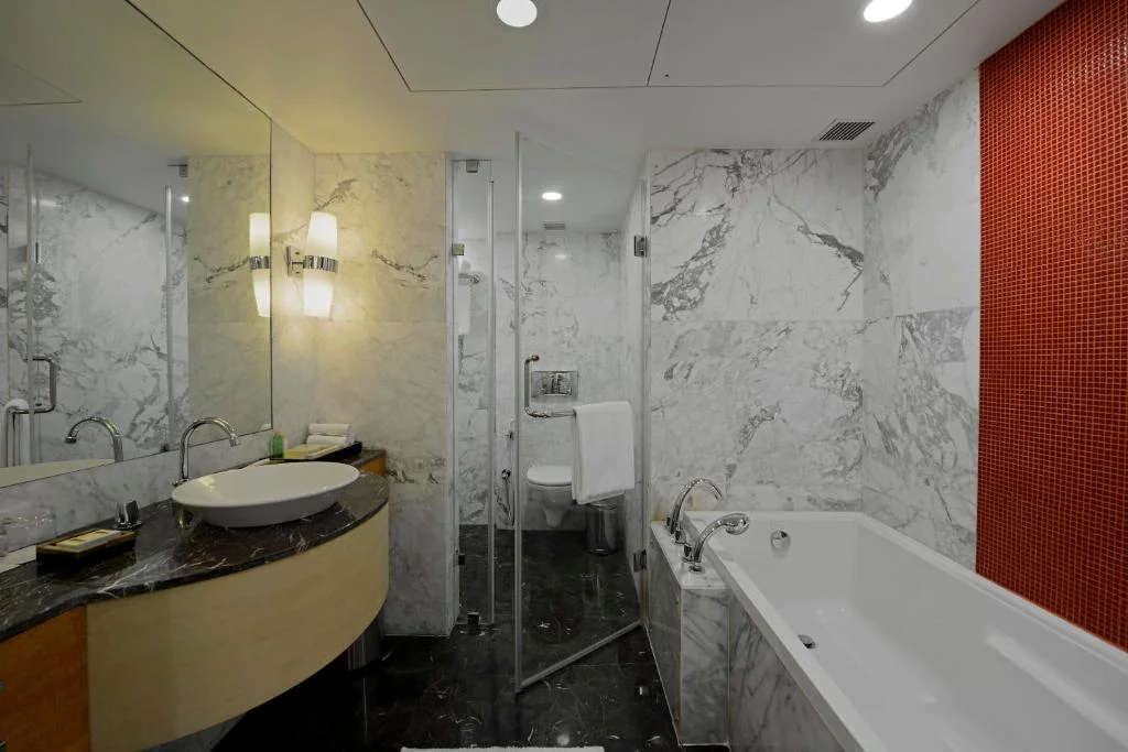 Hilton Garden Inn Lucknow - Hotel with Bathtub in Lucknow