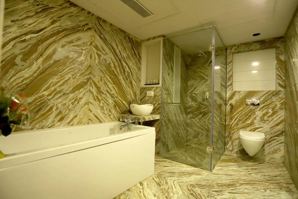 Hotel Grand Girdhar - Hotel with Bathtub in Indore