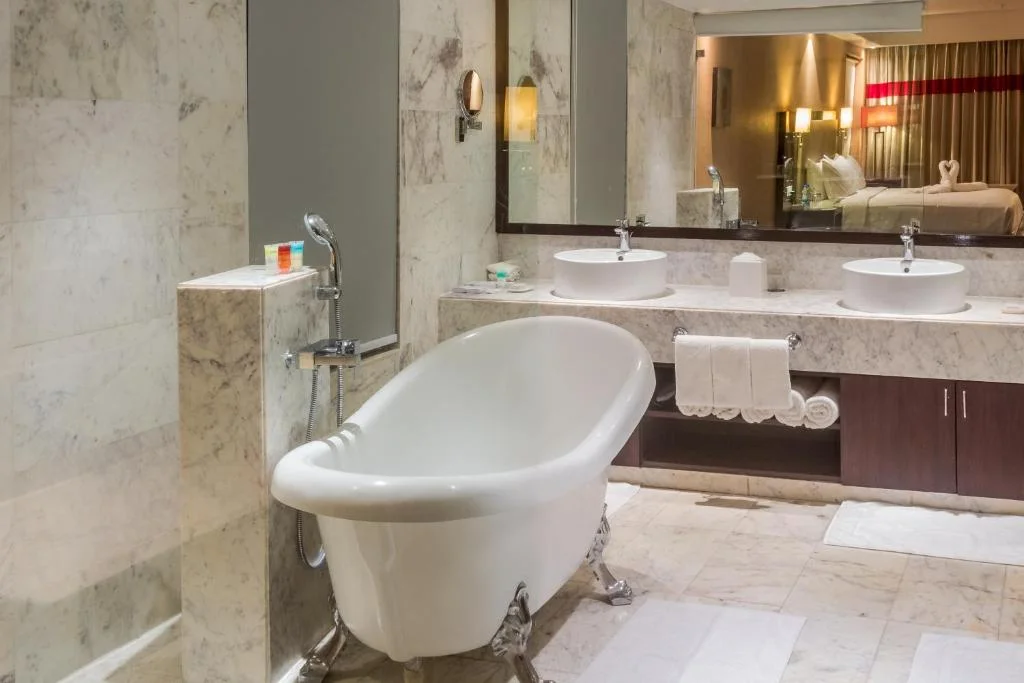 Radisson Hotel Agra, Fatehabad Road - Hotel with Bathtub in Agra
