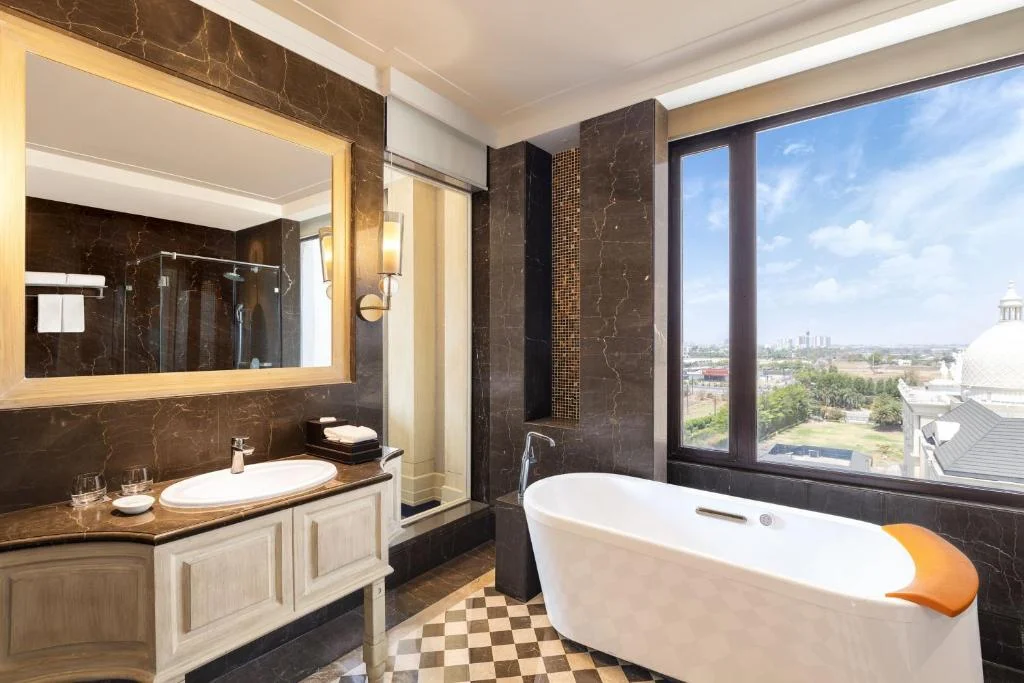 Sheraton Grand Palace - Hotel with Bathtub in Indore