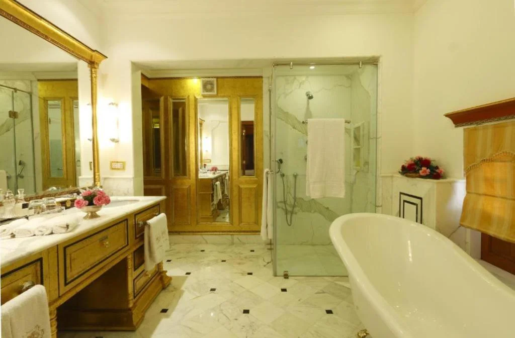 The Raj Palace - Hotel with Bathtub in Jaipur