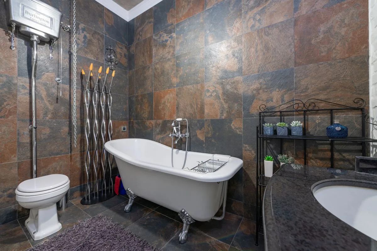 Seven Hills Tower, Agra - Hotel with Bathtub in Agra