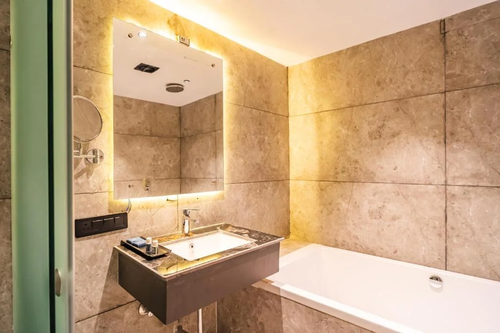 Ski Hotels And Resorts - Hotel with Bathtub in Rishikesh