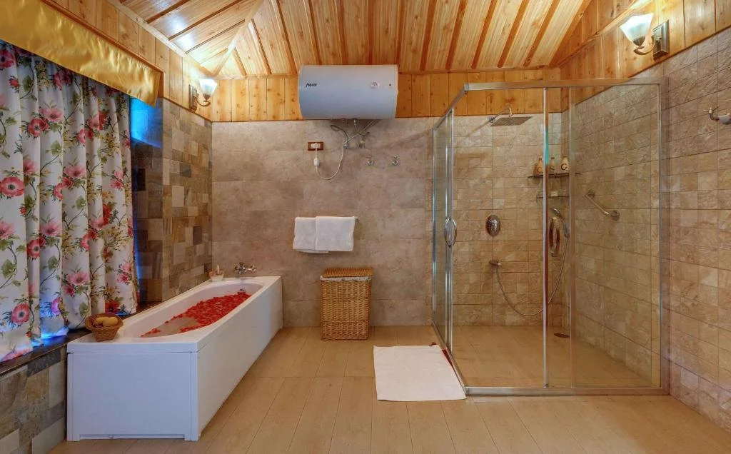 Best Bathtub Hotels in Manali 2026