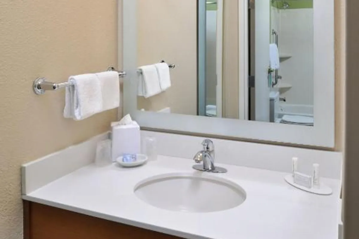 Hotels with private bathtubs in Charleston, USA