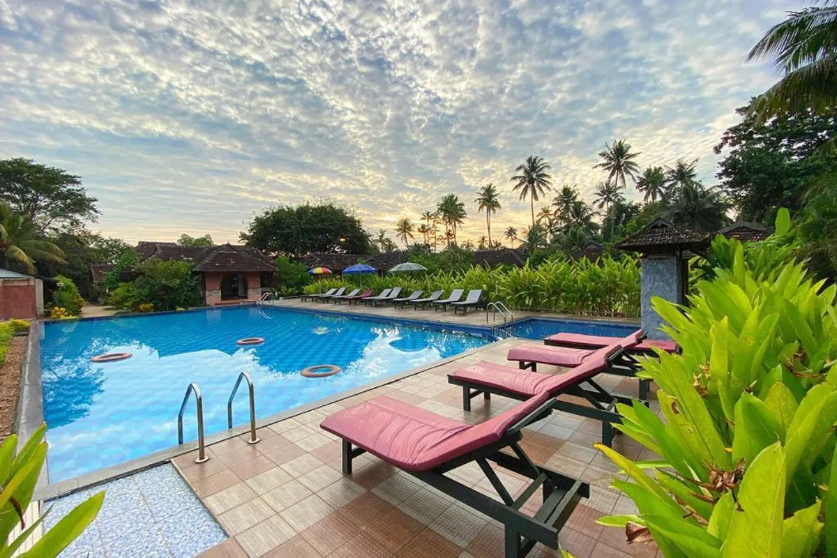 Cherai Beach Resort bathroom and tub space