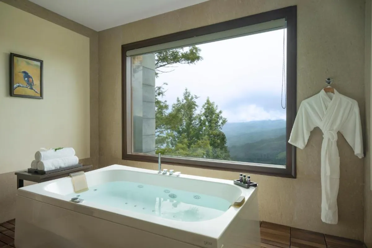 Trivik Hotels & Resorts, Mullayanagiri, Chikmagalur - Hotel with Bathtub in Chikmagalur