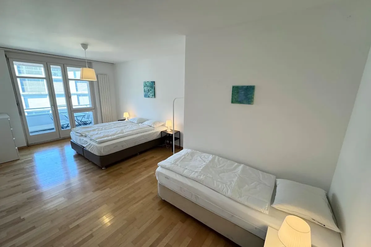 City Center / Brunau - 3.5 rooms - Hotel with Bathtub in Zurich