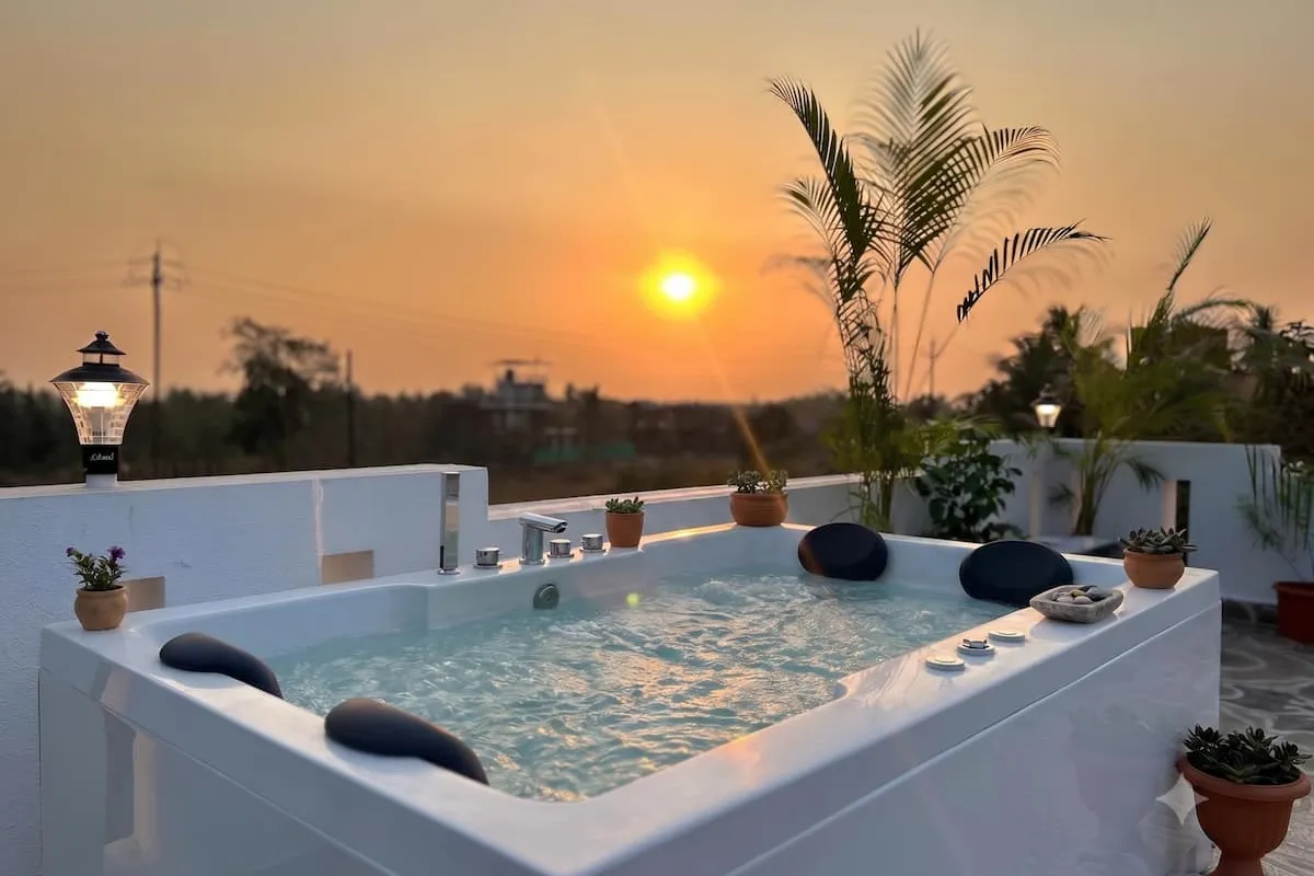 Coastal Palm Villa |Jacuzzi|Private Pool | Alibaug - Hotel with Bathtub in Alibaug