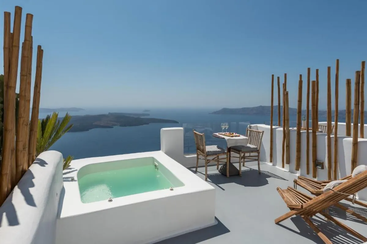 Cocoon Suites - Hotel with Bathtub in Santorini