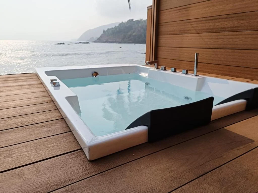 Cola Beach Sunset Bay Resort - Hotel with Bathtub in Goa