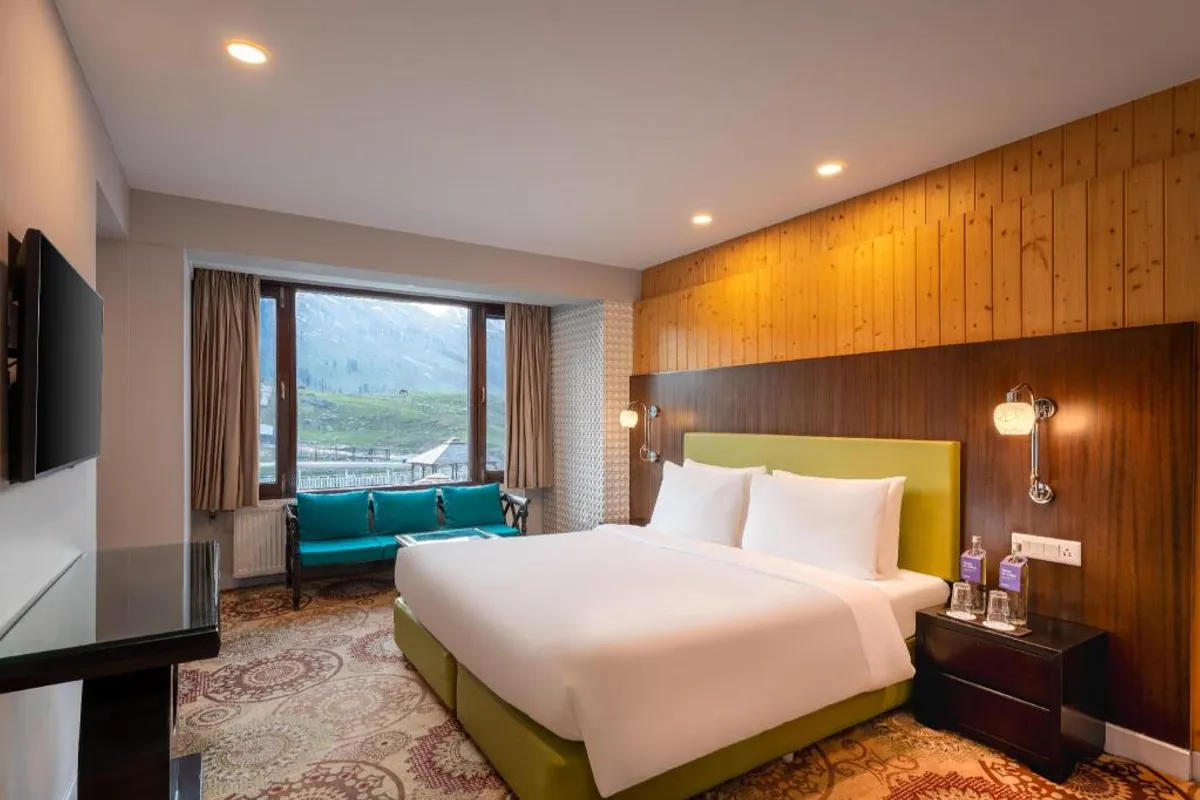 Country Inn & Suites by Radisson Sonamarg property and ambiance