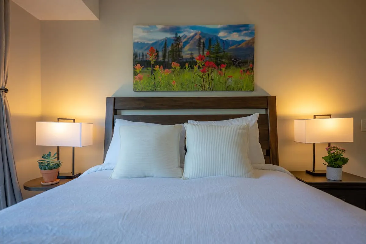 Cozy & Walkable Retreat - Hotel with Bathtub in Banff