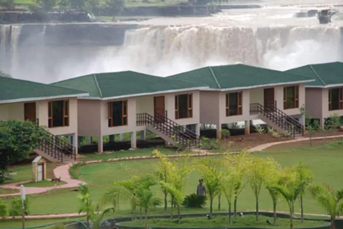 Dandami Luxury Resort Chitrakote - Hotel with Bathtub in Chitrakote