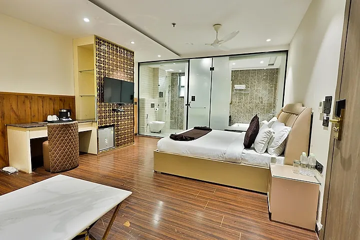 Clay Inn Hotels, Paschim Vihar - Hotel with Bathtub in Delhi