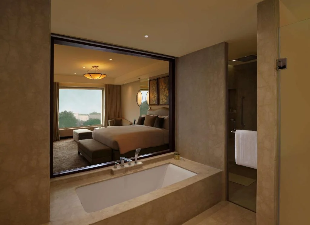 DoubleTree by Hilton Hotel Agra, Taj Nagri - Hotel with Bathtub in Agra