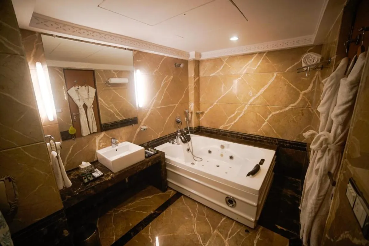 Evershine Resort & Spa - Hotel with Bathtub in Mahabaleshwar