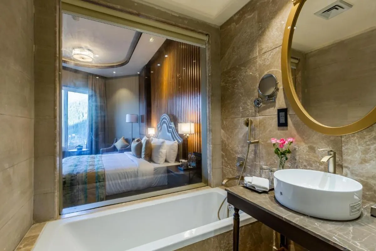 Hotels with private bathtubs in Dalhousie, India