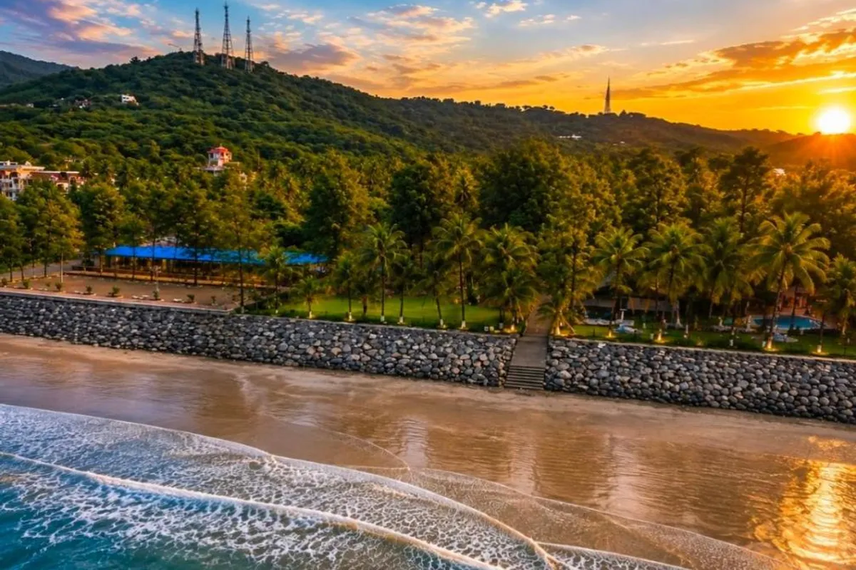 Golden Swan Beach Resort Murud