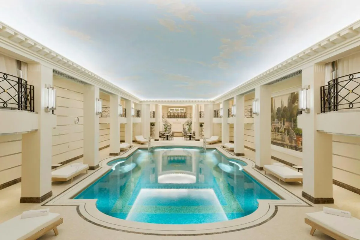 Hotels with private bathtubs in Paris, France