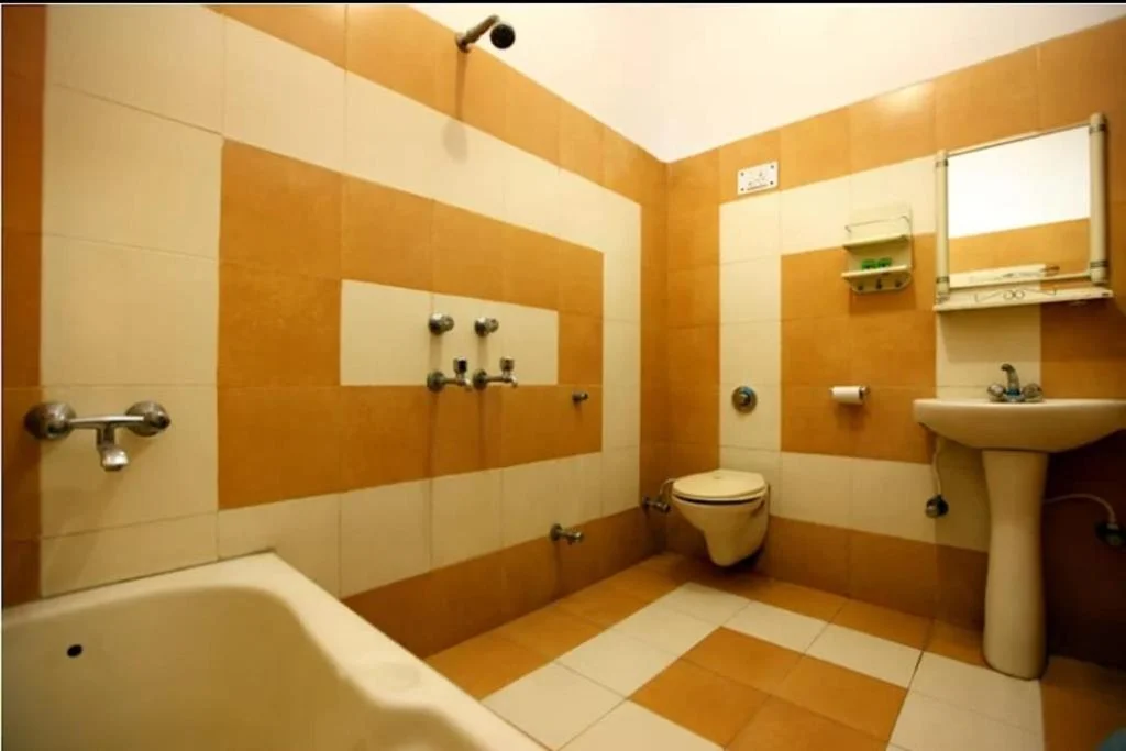 Hotel Le Cadre Near Nehru Place - Hotel with Bathtub in Delhi