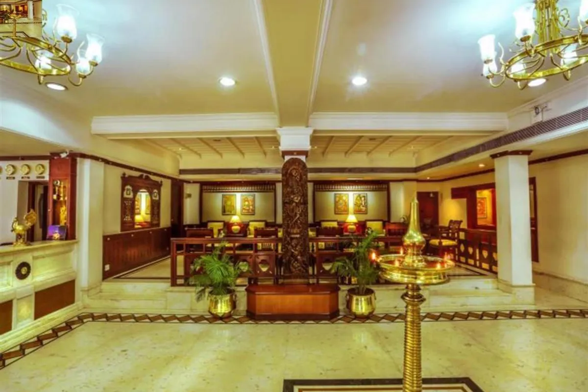Hotel Krushna Inn Trimbakeshwar bathroom and tub space