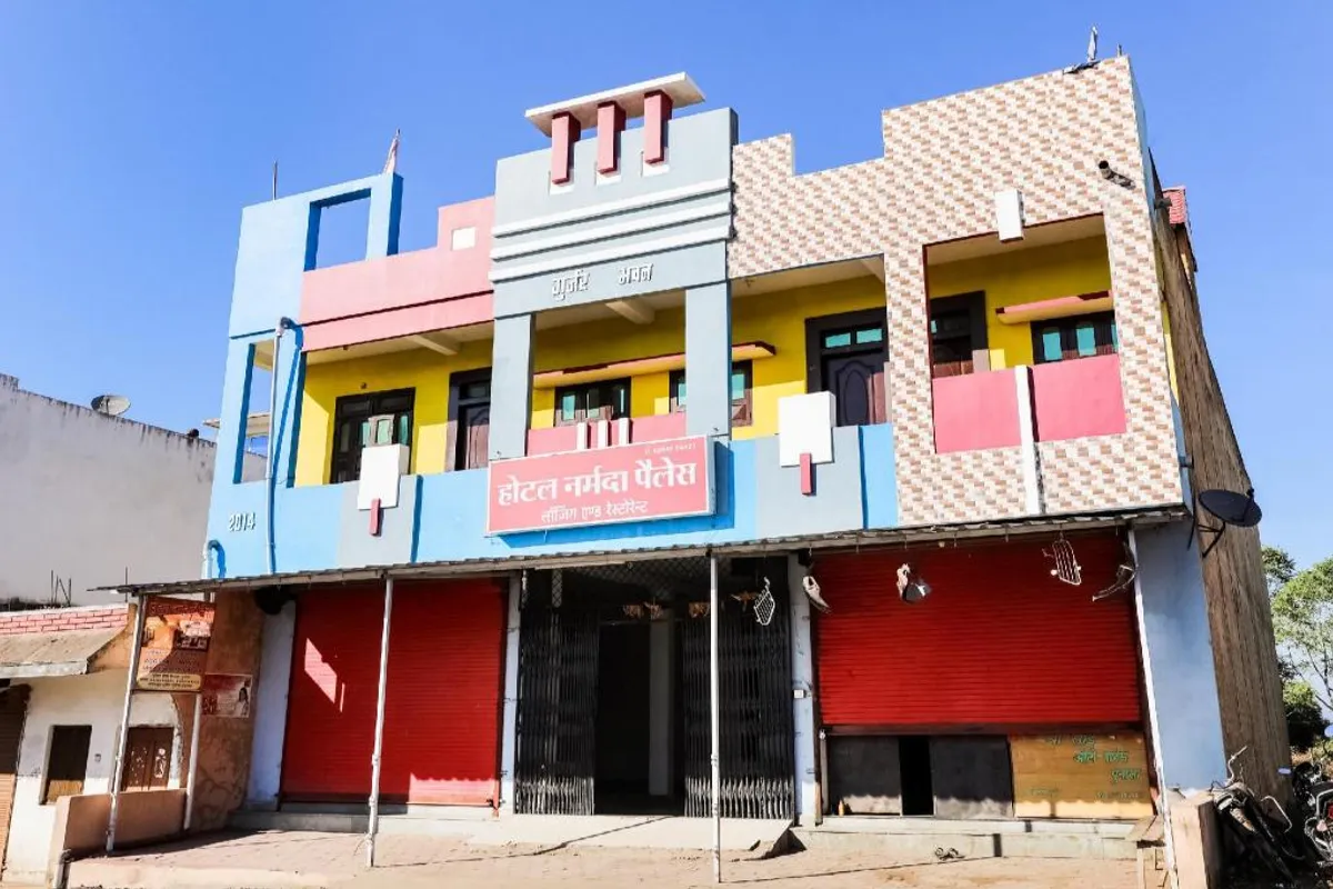 Hotel Narmada Palace Omkareshwar property and ambiance