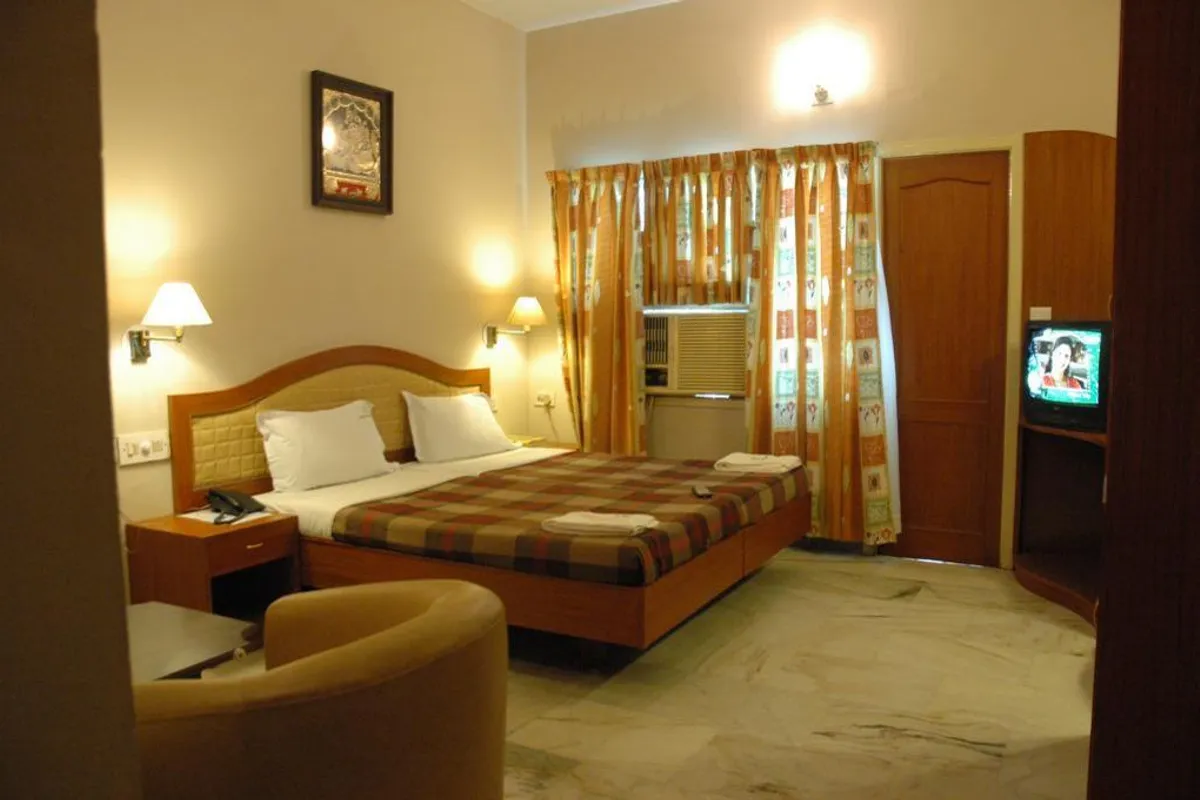 Hotel Saradharam Chidambaram suite interior