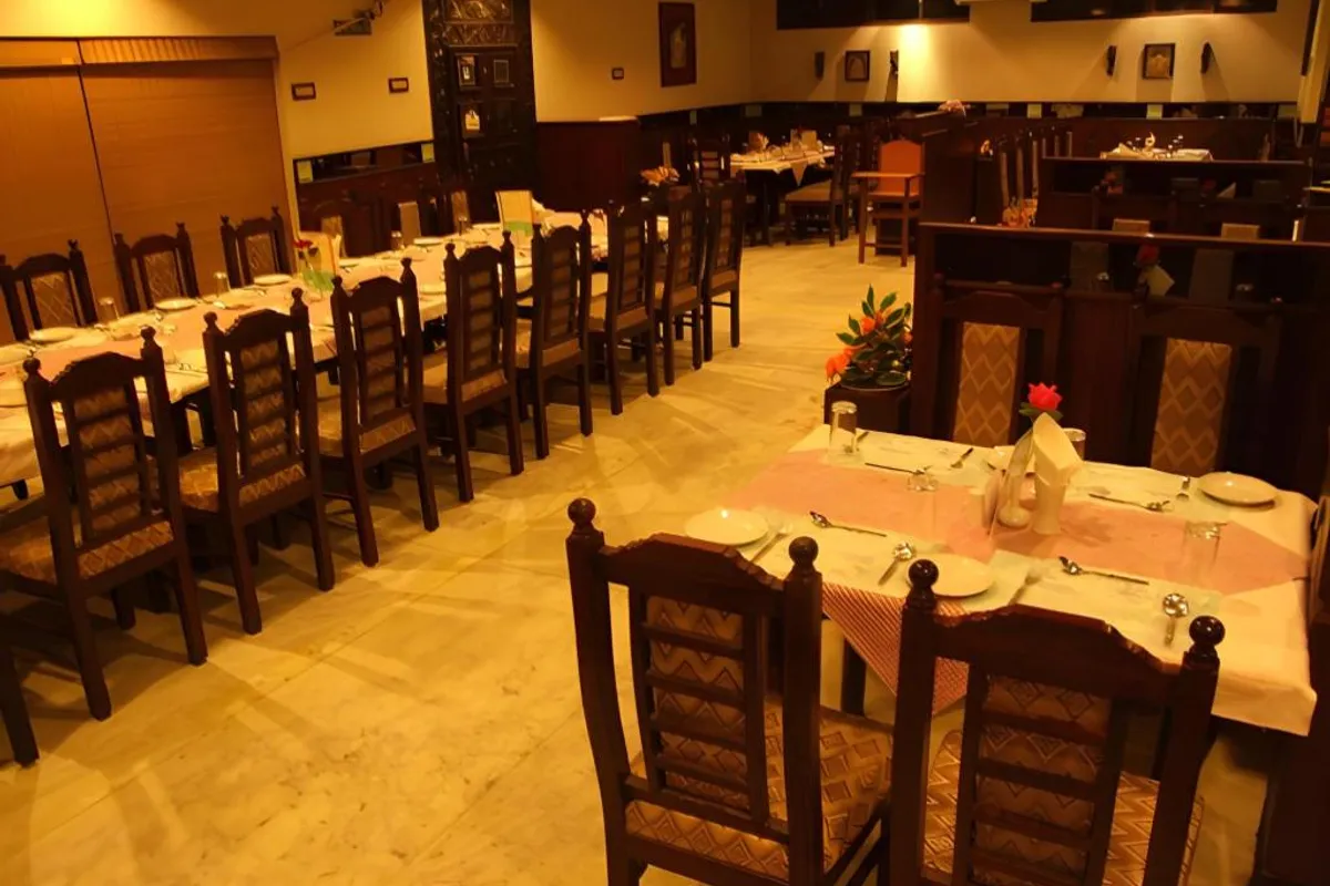 Hotel Saradharam Chidambaram bathroom and tub space