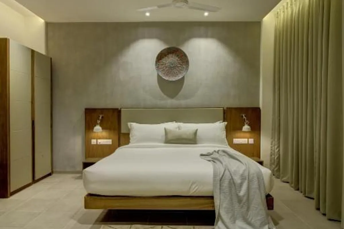 Hotel Sopanam Heritage Guruvayur bathroom and tub space