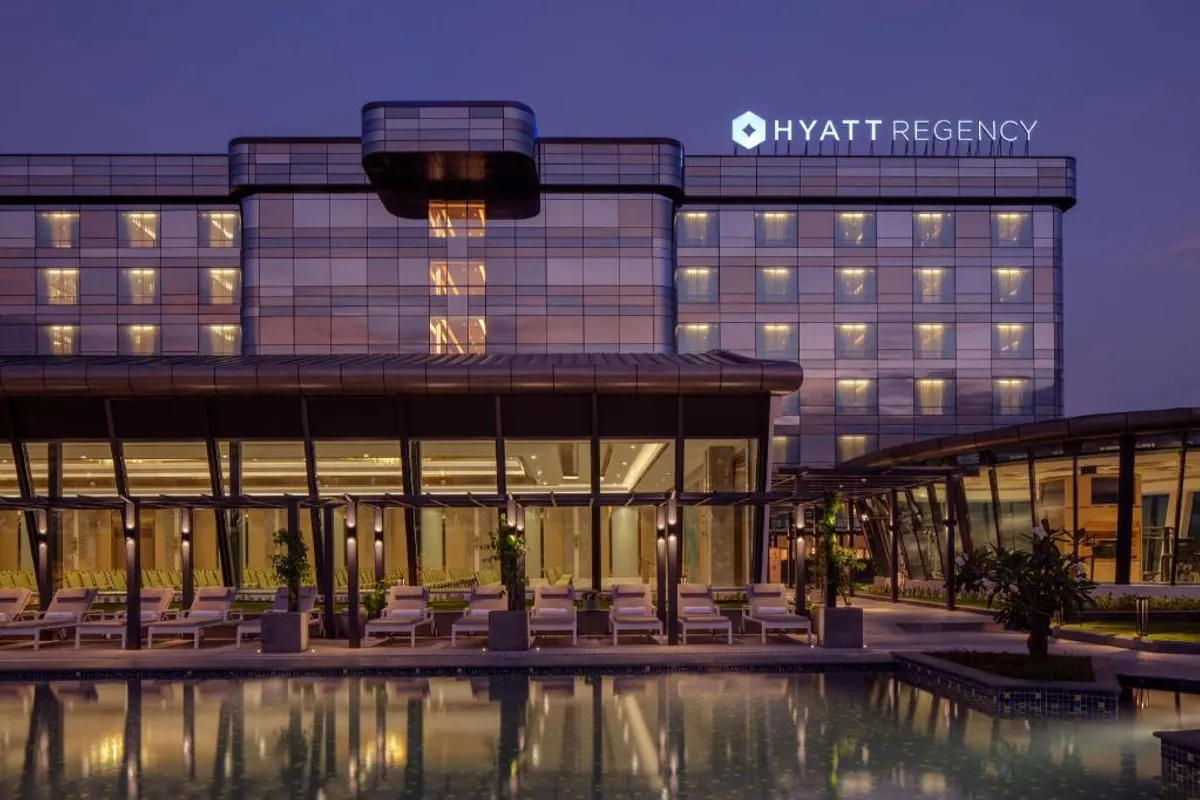 Hyatt Regency Trivandrum bathroom and tub space
