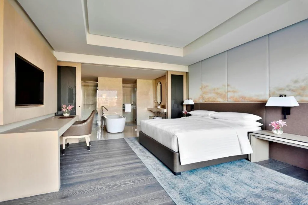 Indore Marriott Hotel - Hotel with Bathtub in Indore