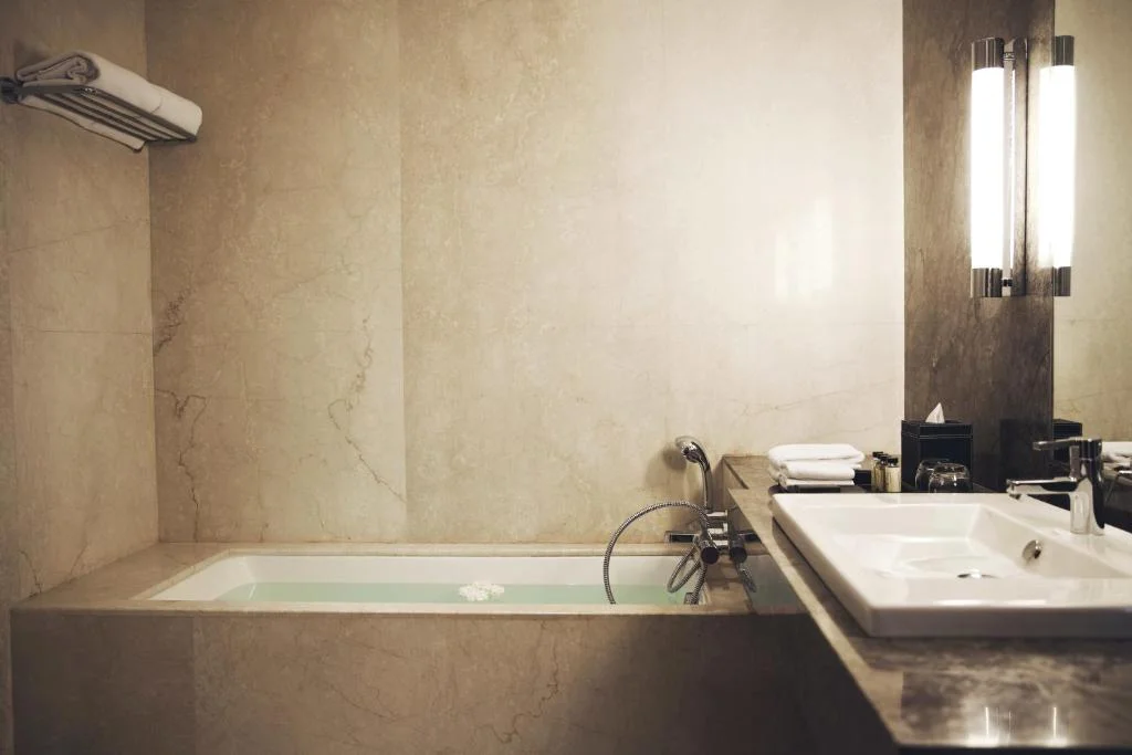In Room The Anya Hotel - Hotel with Bathtub in Gurgaon